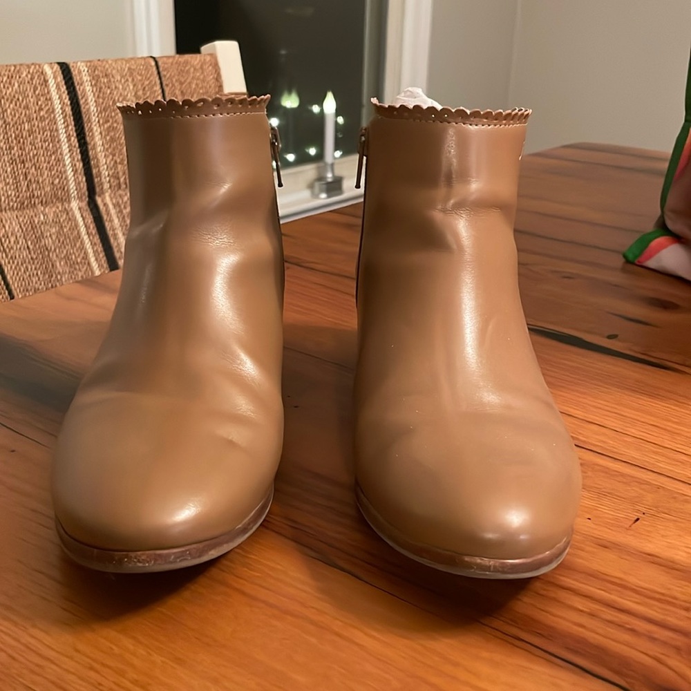 GUC size 7.5 Jack Rodgers tan booties